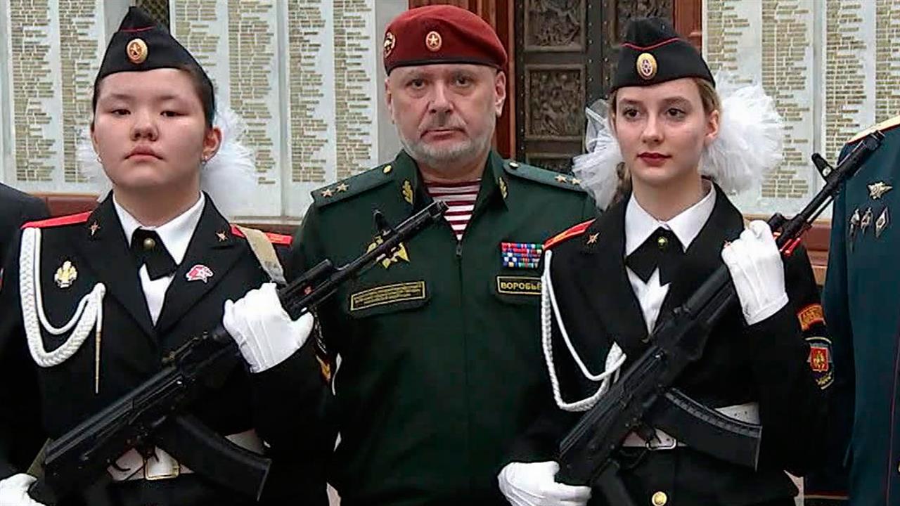 В России сегодня отдают дань уважения тем, кто удостоен высших государственных наград