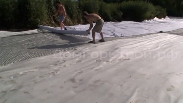 Усиление болотистой почвы геотканью