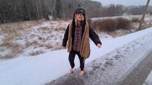 It's snowing! ❄ (Barefoot in the snow)