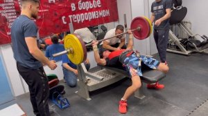 Жим лежа 150кг, поддерживаю брата на первых соревнованиях