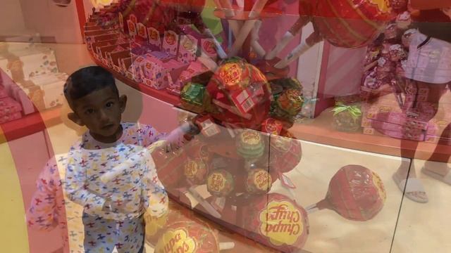 Candylicious at Dubai Mall - Largest Candy Store in the World смотреть онлайн