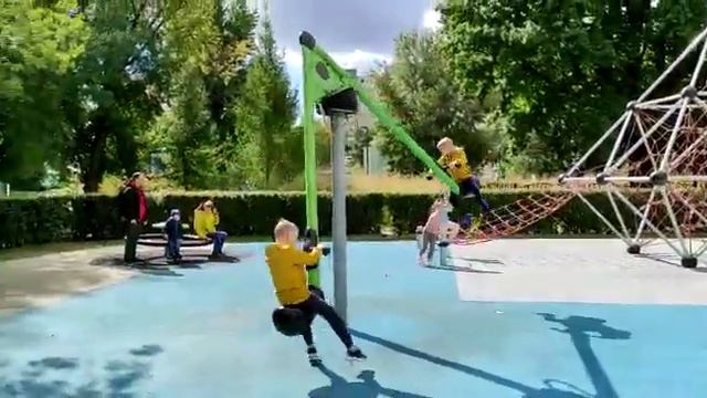 Таганский детский парк с любимыми качелями. 4.09.2022 смотреть онлайн