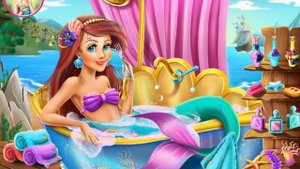 Русалка Ариэль плавает в океане // Mermaid Ariel is swimming in the ocean