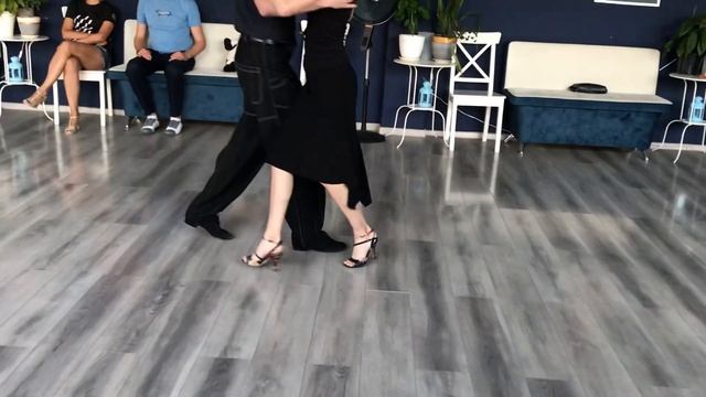 Кресты, связки с ними и как их использовать в различных вариациях в танце. Студия танго Libertad СП смотреть онлайн