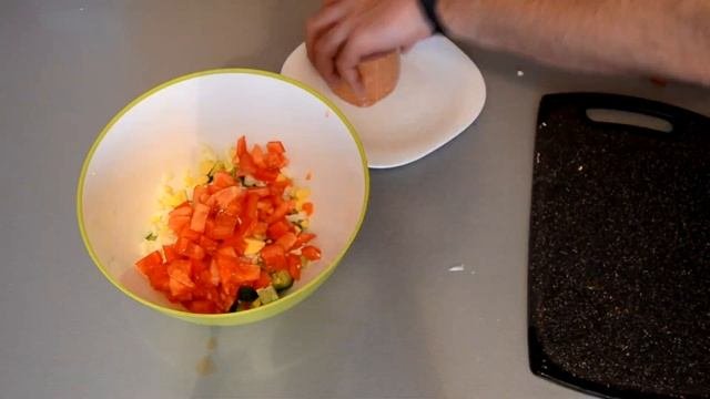 ПРОСТОЙ САЛАТ ИЗ РОЛТОНА (МИВИНЫ)