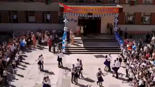 Последний школьный вальс- песня-поёт Ирена Шемис.