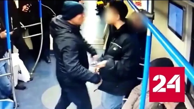 Задержан напавший на подростка в вагоне московского метро - Россия 24