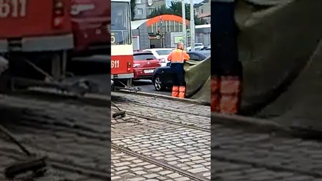 Калининград. Отжиг бензина. Косят брусчатку. смотреть онлайн