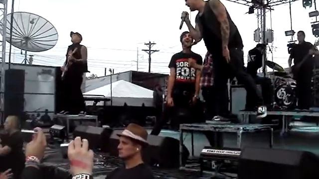 All Time Low Singings With Good Charlotte @ Bamboozle Roadshow 2010 (Lifestyles) смотреть онлайн