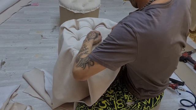 Пуф в каретной стяжке за копейки. Пуф капитоне своими руками. Красивый пуфик легко и недорого. смотреть онлайн