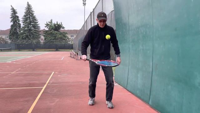Beginners in home tennis, near the wall or at the fence on the court. From simple to complex #tenni смотреть онлайн
