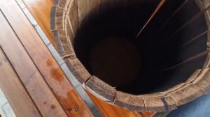 Обжигаю дубовую бочку.
