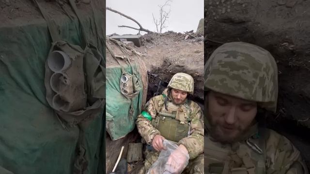 ВСУшники сначала смеялись, но что-то пошло не так: сначала снаряд разнёс соседний блиндаж, потом их смотреть онлайн