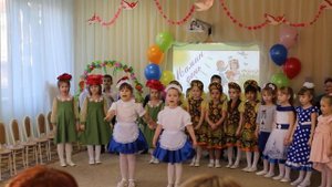 Песня на мотив «Ах, Таня, Таня, Танечка» на празднике "Мамин день" старшая группа