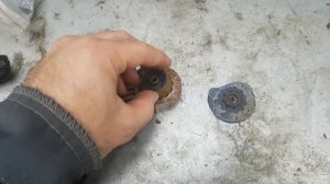 Прадо, Лексус. Актуатор (сервопривод) регулировки жесткости переднего амортизатора.