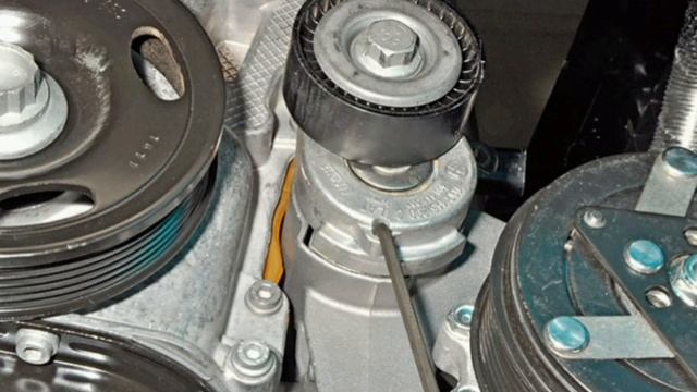 Фольцваген поло седан - Как заменить приводный ремень генератора. смотреть онлайн