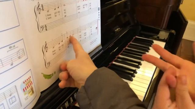 Ранее обучение фортепиано. Игра по нотам.