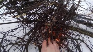 Как разжечь костер в зимних условиях.