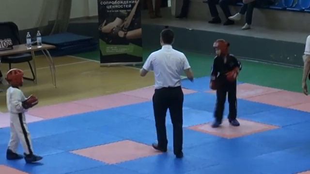 Базилин Михаил 1.2 ПОИНТ 28.05.15 Кубок Крыма по кикбоксингу WAKO смотреть онлайн