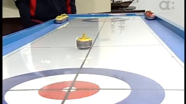 Играем в керлинг на столе! смотреть онлайн