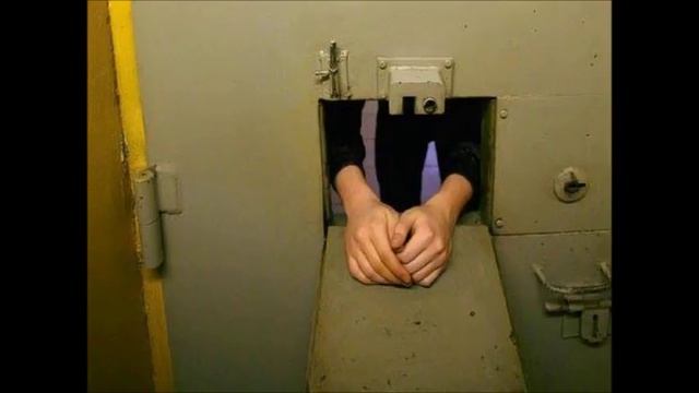 Как зеки в тюрьме передают "малявы" и "прогоны"