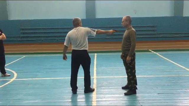 защита от угрозы пистолетом спереди в упор бпб приемы мвд полиция 2018 смотреть онлайн