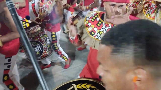Passeio pela bateria - Imperadores do Samba 2022, Carnaval de Porto Alegre смотреть онлайн