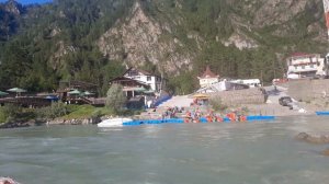 Катание на моторных лодках по Катуни.