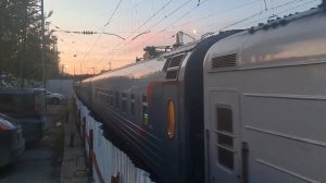ЭП20-053 с поездом №8 Санкт-Петербург - Севастополь