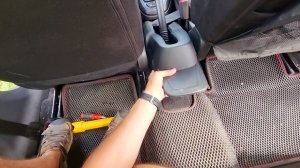 LADA VESTA 2021 - ДЕЛАЕМ НЕМНОЖКО ЛЮКСА : УСТАНОВКА ПОДЛОКОТНИКА+ НАКЛАДКА  на решетку Фьюжн