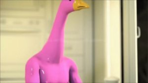 Розовый гусь смотрит в окно хочет понять почему так темно