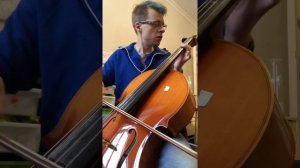 Учусь играть на виолончели