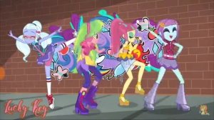 Девочки из эквэстрии танцуют.