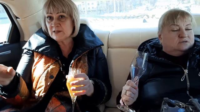 Катаемся на Красном лимузине . поздравляем Ларочку С днем рождения)))) смотреть онлайн