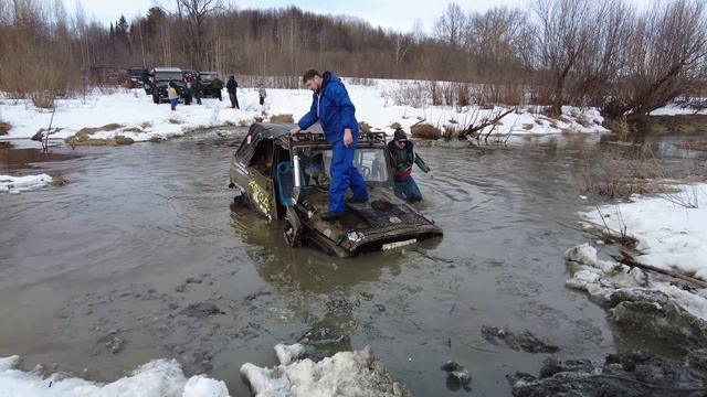 Коварная река не отпускает УАЗы. Весенний Offroad в полях. смотреть онлайн