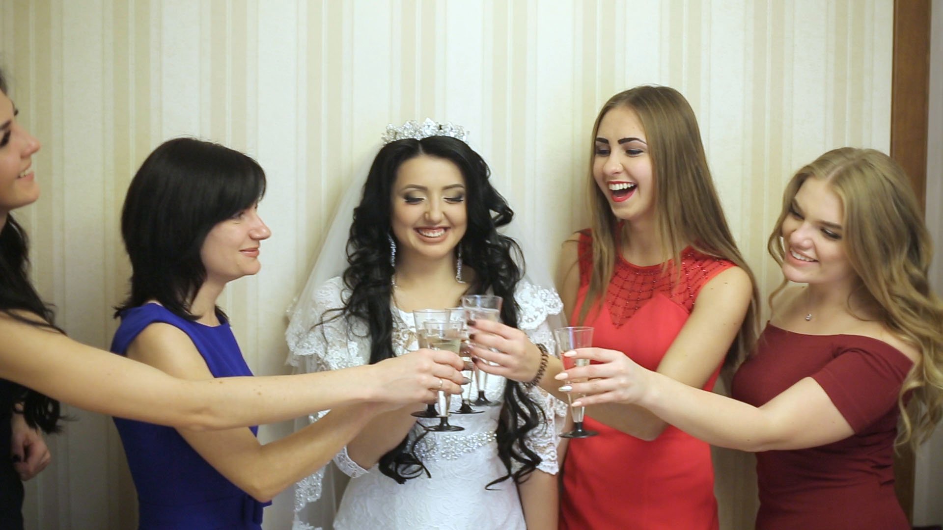 Как действительно проходит утро невесты, бэкстейдж смотреть онлайн
