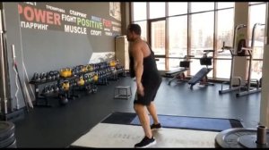 Приседание с выпрыгиванием на месте