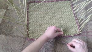 Плетение прямоугольной корзинки из газетных трубочек. Загибка розга.