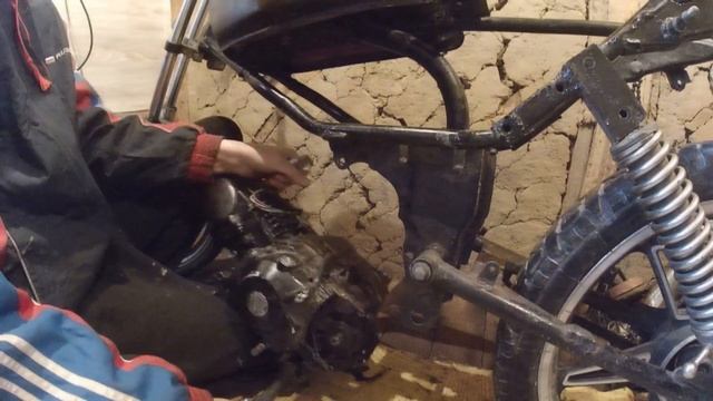 АЛЬФА - ИЗ ХЛАМА В КОНФЕТКУ! ВОССТАНОВЛЕНИЕ МОПЕДА АЛЬФА #1 смотреть онлайн