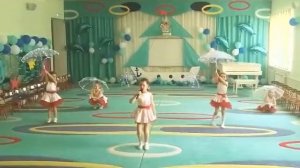 "Дождик льет по крышам" Исполняет Куркина Варвара, МАДОУ "Центр развития ребенка-детский сад № 17"