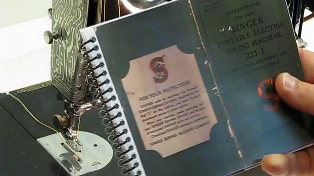 Gorgeous 1939 Singer Featherweight 221 - Full Introduction and Tutorial смотреть онлайн