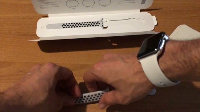 Unboxing Pure Platinum / Black Nike Sport Band For Apple Watch