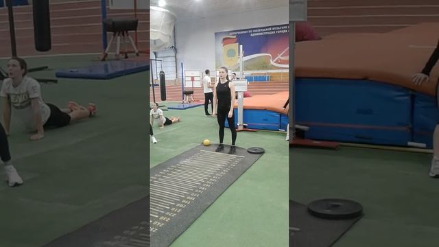 Елена Ломовских. 220 см. Прыжок в длину с места. смотреть онлайн
