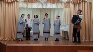 Ансамбль "Купава" . "Вьется, вьется дальняя дороженька".