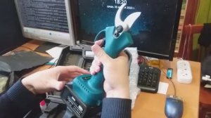 Купили на Алиэкспрессе электрический секатор с аккумулятором