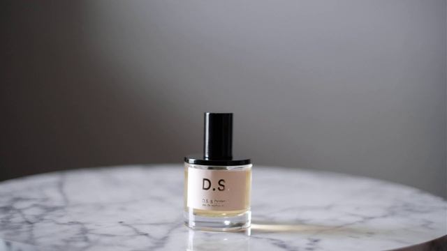 D.S. by D.S. & Durga...JUICY FLORALS, OUD, SANDALWOOD, AND VETIVER смотреть онлайн