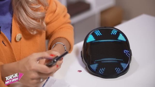 LED-маска Cyberpix. Транслирует любые картинки, надписи и фото смотреть онлайн