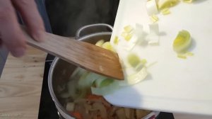 Kartoffelsuppe selber machen - Fleischlos nach Omas Rezept