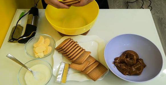 Торт "Муравейник" со сгущенкой, готовим дома смотреть онлайн