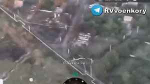Горловские бойцы штурмуют укрепрайоны укропов в Торецке.